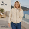 video de Forro polar Rip Curl Bossa Nova Bone para mujer con capucha y textura sherpa, en una terraza frente al mar, video editorial propio de THE SURF TOWN.