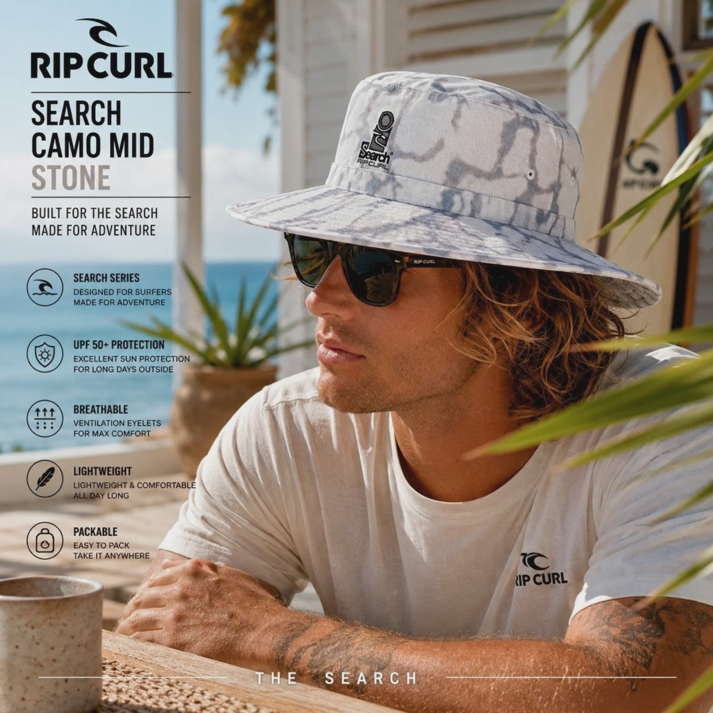 modelo llevando un Gorro Rip Curl Search Camo Mid Stone durante una sesion de videos  promocionales propios de the surf town en un exterior de una villa de lujo en el mediterraneo