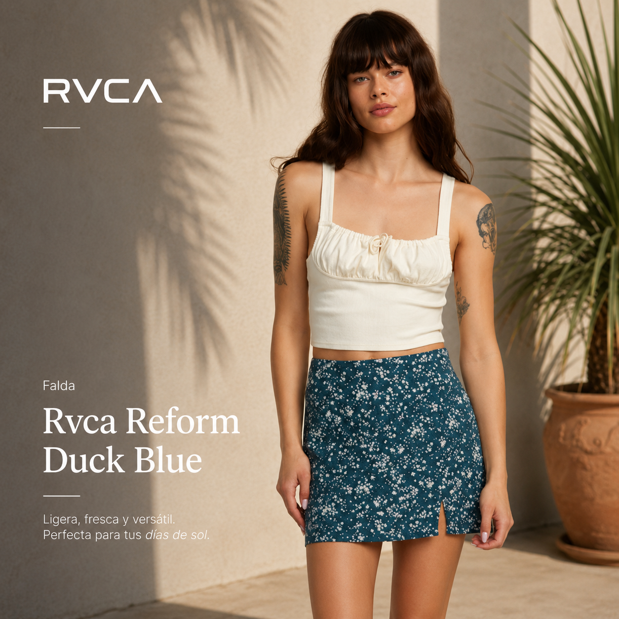 Falda Rvca Reform Duck Blue de mujer en escena editorial lifestyle premium con luz natural y estética surfwear femenina