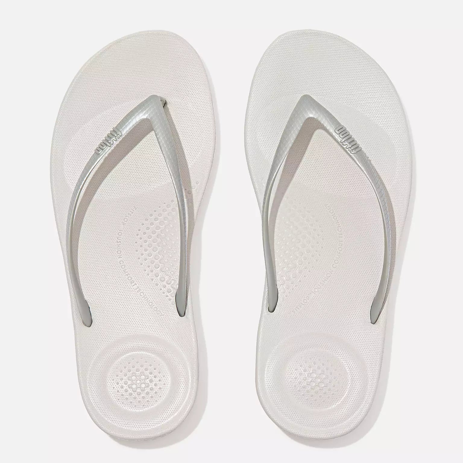Chanclas mujer plateadas FitFlop Iqushion Ergonomic Silver cómodas para verano y caminar