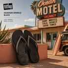 Sandalias FitFlop Iqushion Sparkle Black para mujer en imagen exclusiva creada por THE SURF TOWN con estética motel retro surf cinema y estilo beach lifestyle premium

SEO Merchant