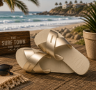 Sandalias Havaianas Aqua Metallic beige dorado para mujer en ambiente beach surf lifestyle premium