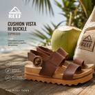 Sandalias Reef Cushion Vista Hi Buckle Espresso para mujer en fotografía editorial propia de THE SURF TOWN, sandalias plataforma color marrón con estilo beach lifestyle premium