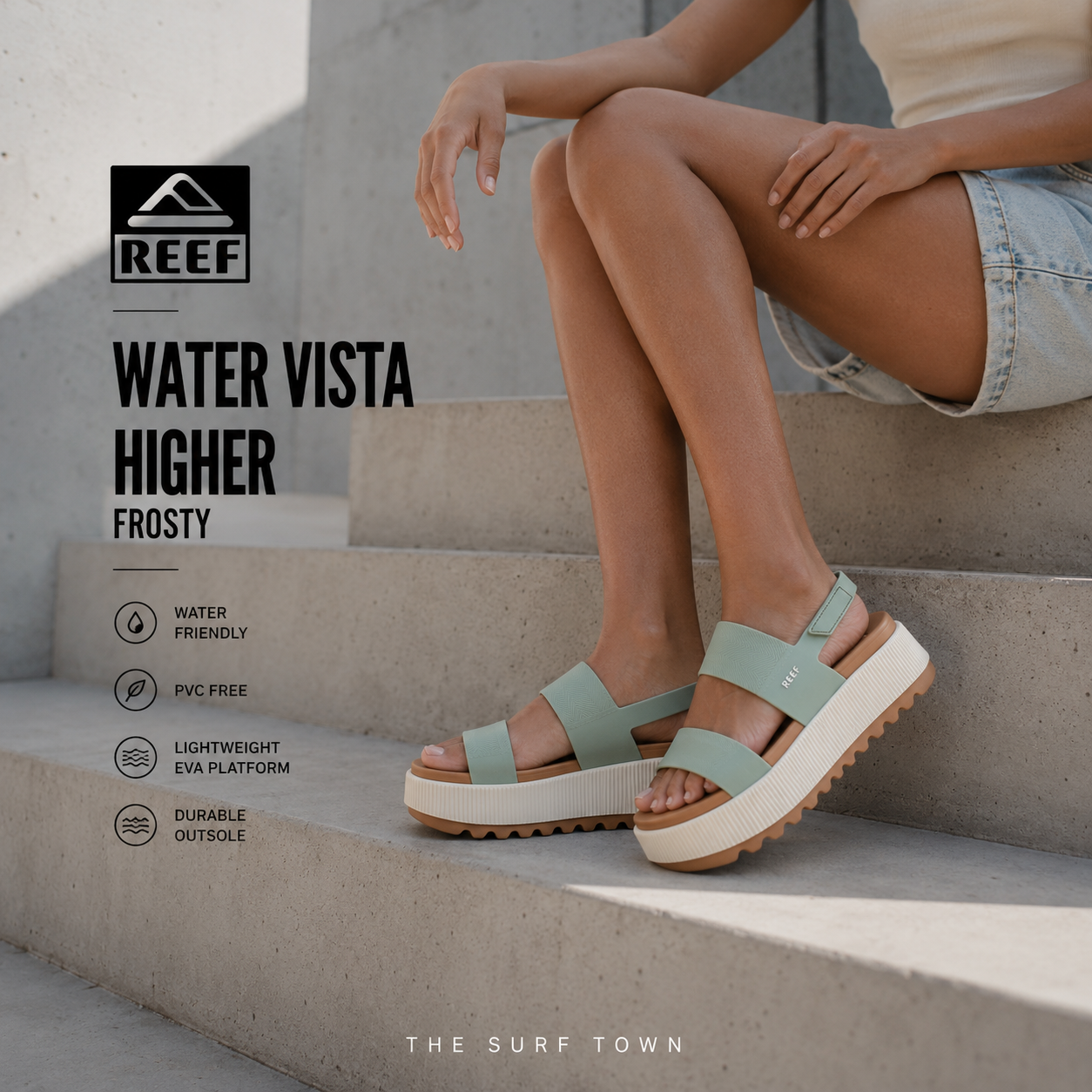 Fotografía propia de THE SURF TOWN de las sandalias Reef Water Vista Higher Frosty para mujer en escaleras de hormigón modernas con estilo lifestyle premium