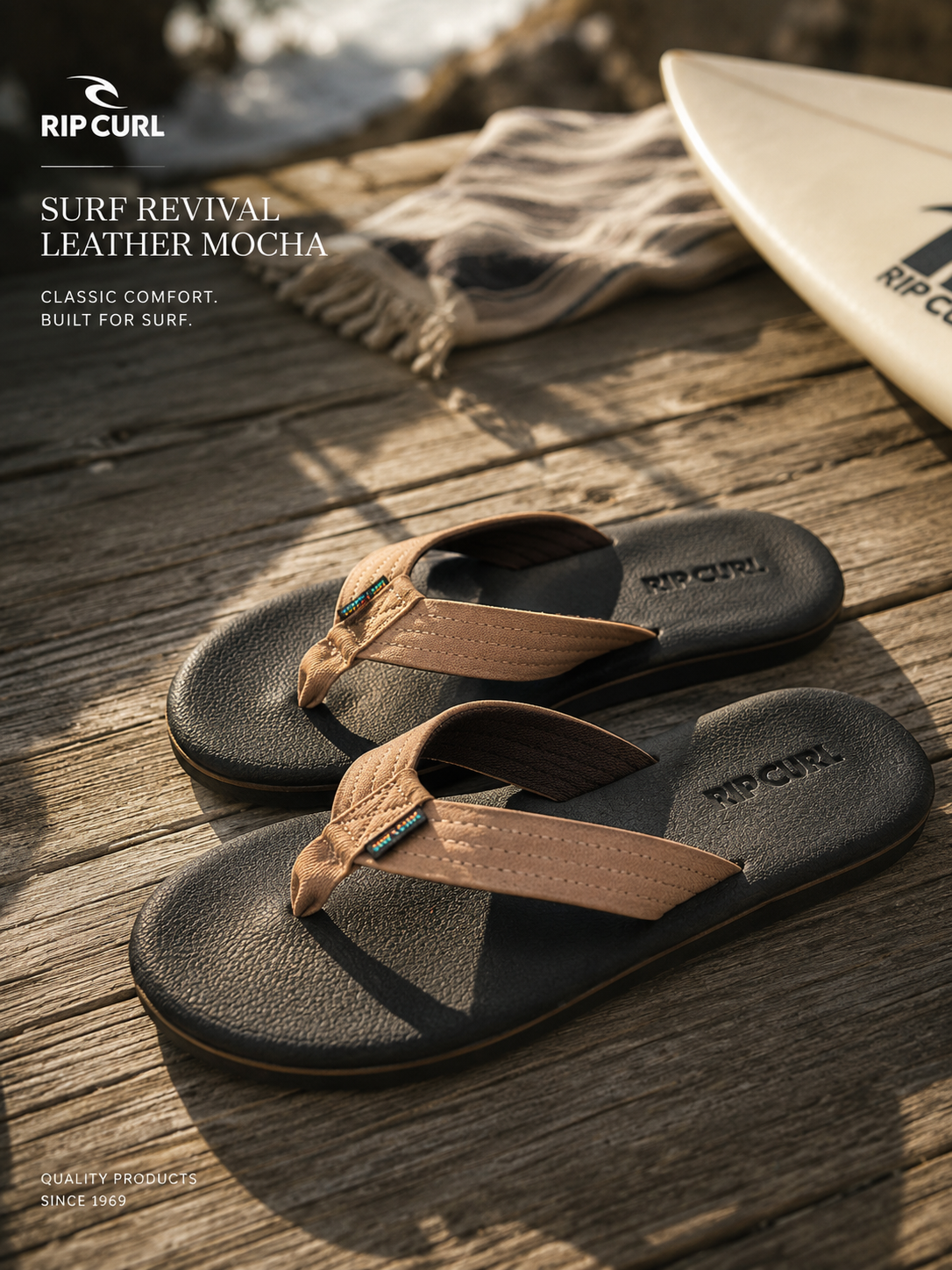 Sandalias Rip Curl Surf Revival Leather Mocha en escena surf lifestyle sobre madera junto al mar con luz natural cálida