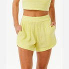 Short RIP CURL mujer Premium Surf Bright Yellow pantalón corto amarillo estilo surf verano