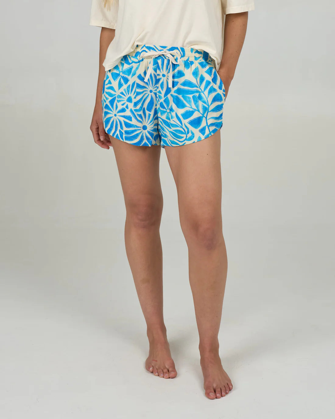 Short SALTY CREW Palapa Printed Bold Blue azul con estampado tropical estilo surf verano mujer