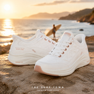 Skechers Slip-ins Contour Foam Cozy Fit Golden Hour White/Rose Gold en escena editorial junto al mar