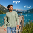 Sudadera Billabong Arch CR Sea Spray de cuello redondo para hombre, imagen editorial propia de THE SURF TOWN