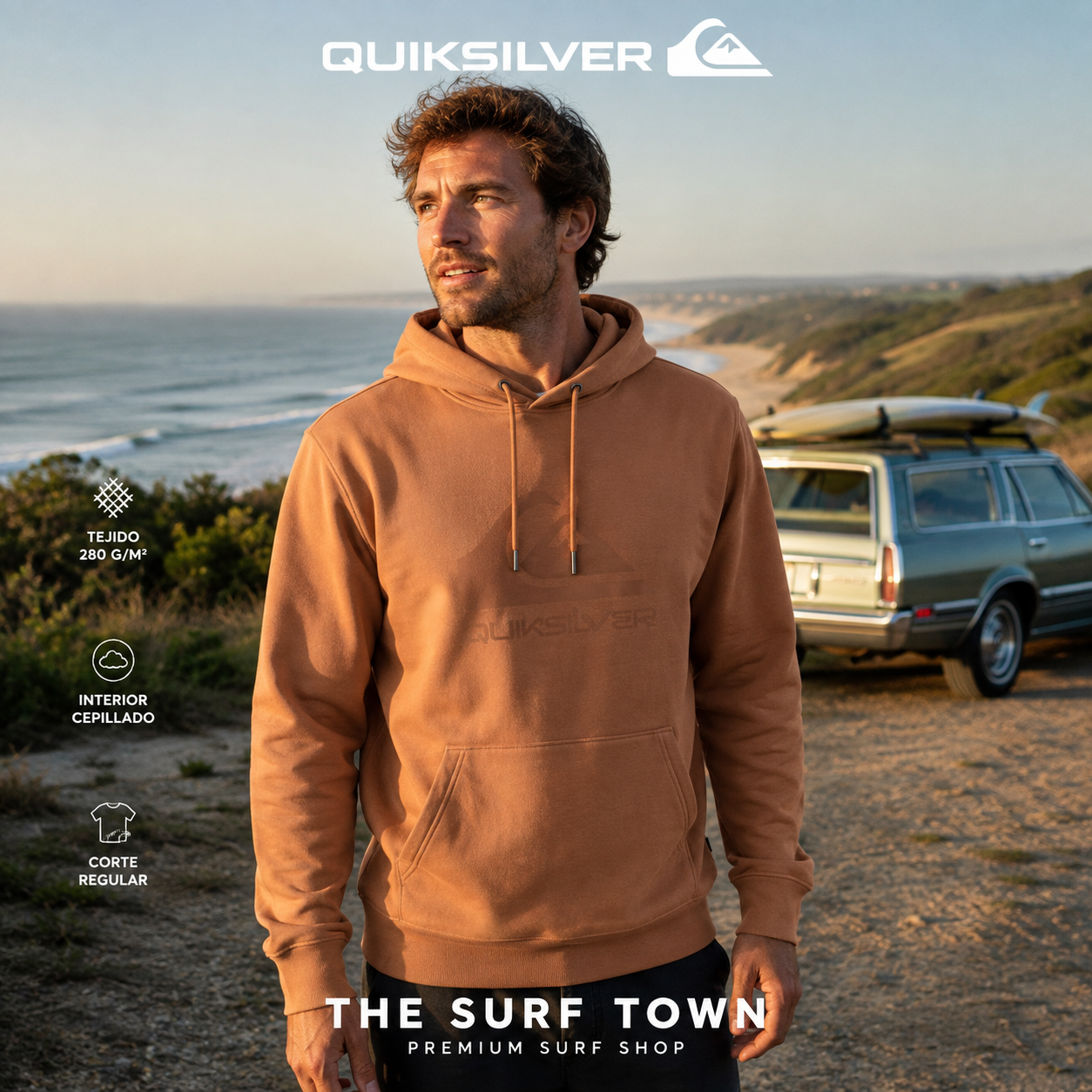 Hombre con sudadera Quiksilver Comp Logo Tobacco Brown en un mirador de surf, imagen editorial propia de THE SURF TOWN