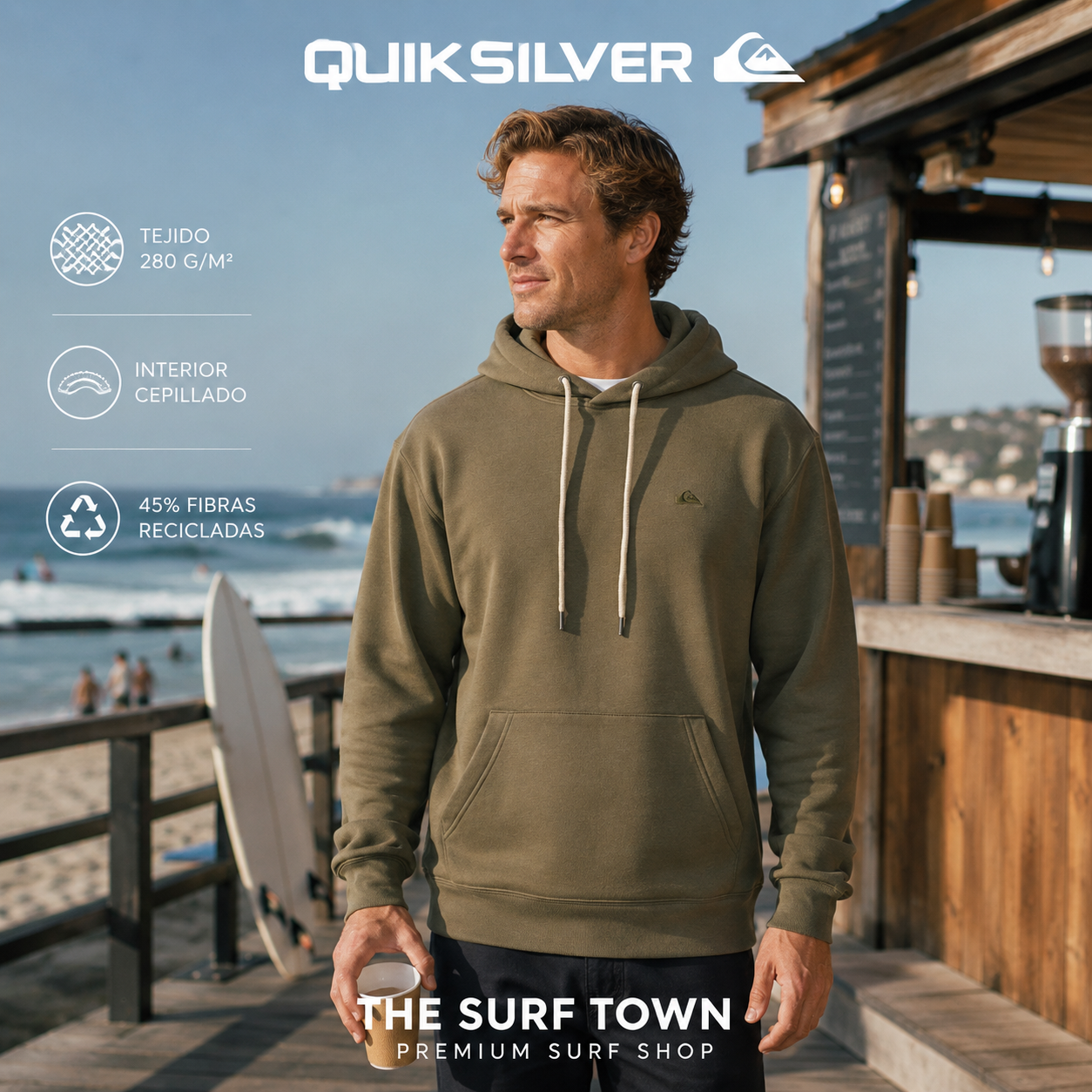 Hombre con sudadera Quiksilver Salt Water Grape Leaf junto a una playa de surf, imagen editorial propia de THE SURF TOWN