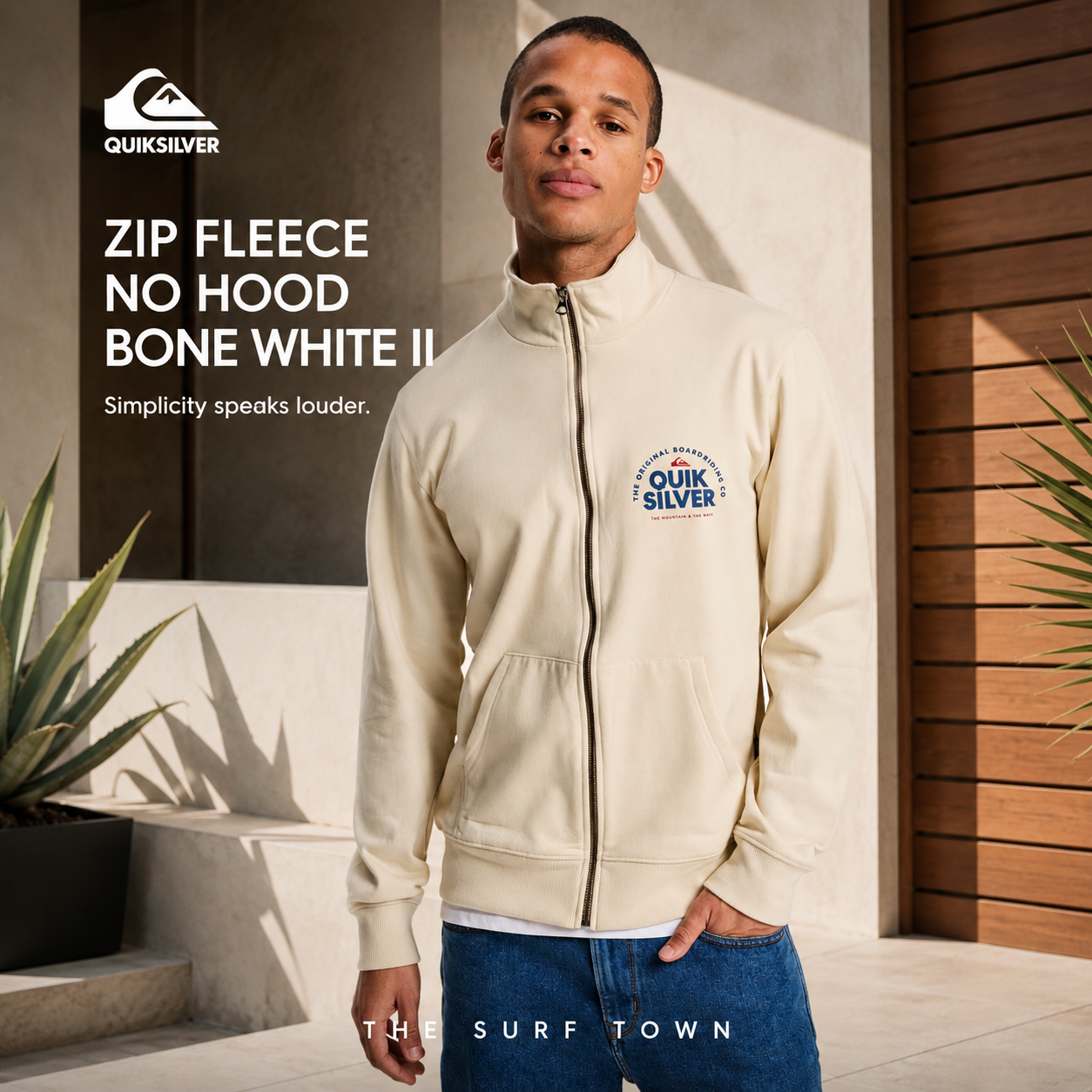 Sudadera Quiksilver Zip Fleece No Hood Bone White II en fotografía editorial propia de THE SURF TOWN con estilo surfwear premium y arquitectura moderna minimalista