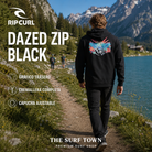 Hombre con sudadera Rip Curl Dazed Zip Black mostrando el gráfico trasero, imagen editorial propia de THE SURF TOWN