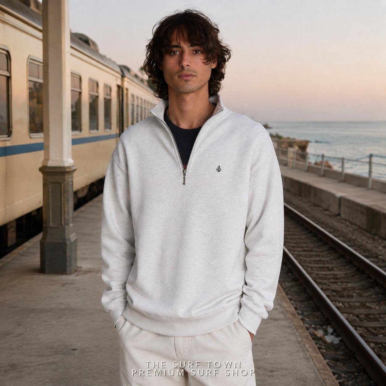 Sudadera Volcom Single Stone Quarter Zip Bone Heather en editorial ferroviaria costera de THE SURF TOWN