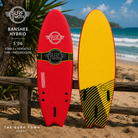 Tabla de Surf SurfWorx Banshee Hybrid 5.6 en fotografía editorial propia de THE SURF TOWN mostrando deck y bottom sobre arena junto al mar con diseño softboard para progresión y diversión