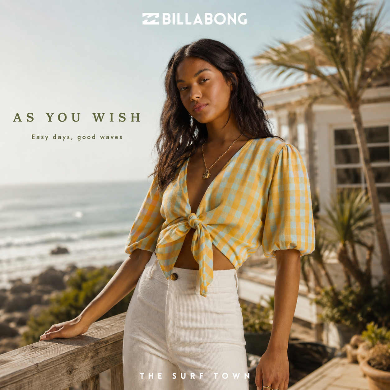 Top Billabong As You Wish Multi en fotografía editorial propia de THE SURF TOWN junto al mar con estilo surf femenino premium y ambiente coastal lifestyle