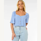 Top RIP CURL Classic San Carlos Blue mujer blusa azul estampada de viscosa con botones estilo verano