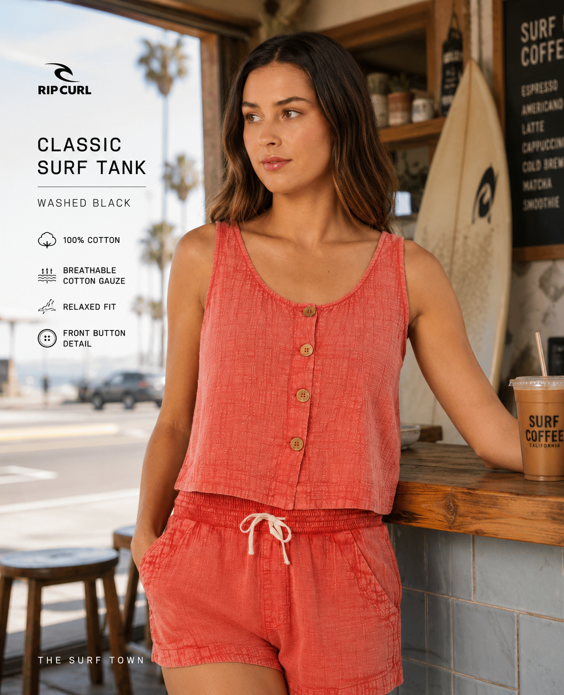 Top Rip Curl Classic Surf Tank Coral para mujer en escena lifestyle surf café premium