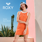Vestido Roxy Iconic Days Camellia en fotografía editorial propia de THE SURF TOWN con estilo beach lifestyle femenino y luz solar intensa
