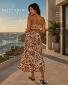 Vestido Salty Crew Ray Days Midi Dress Auburn en mirador oceánico arquitectónico, fotografía editorial propia de THE SURF TOWN con modelo lifestyle femenino, vestido midi estampado y estilo costero premium para verano