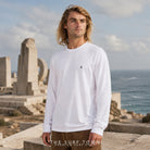 Camiseta Volcom Stone Blanks White de manga larga en editorial costera premium The Surf Town