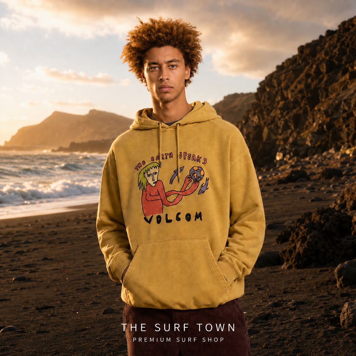 Sudadera Volcom Earth Speaks Mustard en costa volcánica - editorial The Surf Town