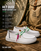 Zapatillas Hey Dude Wendy Gateway Lace White para mujer en escena surf lifestyle tropical premium