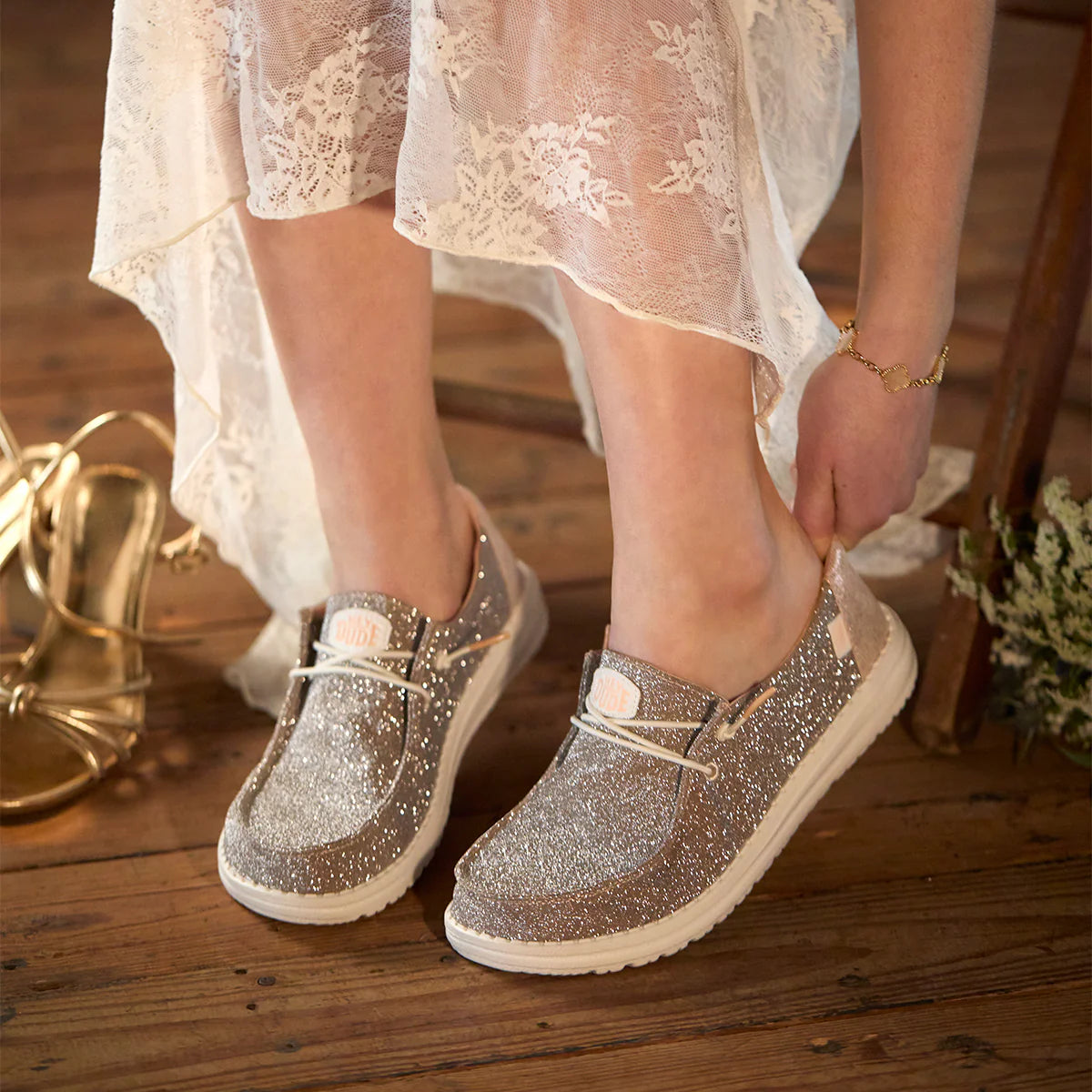 Zapatillas Hey Dude Wendy Metallic Sparkle Gold