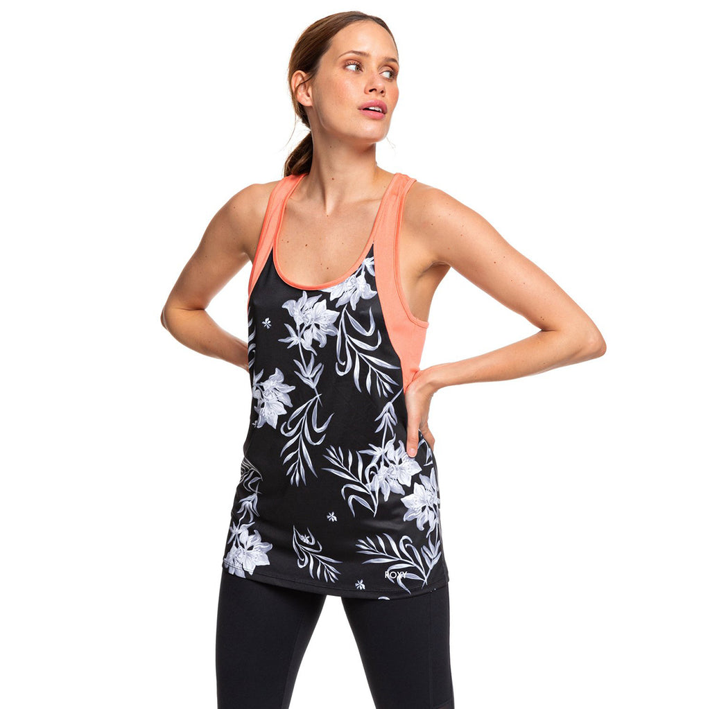 Roxy Hiding Place  Camiseta técnica para hacer deporte, con espalda nadadora es de color negro con estampado tropical en blanco y lleva detalle de panel coral en contraste.