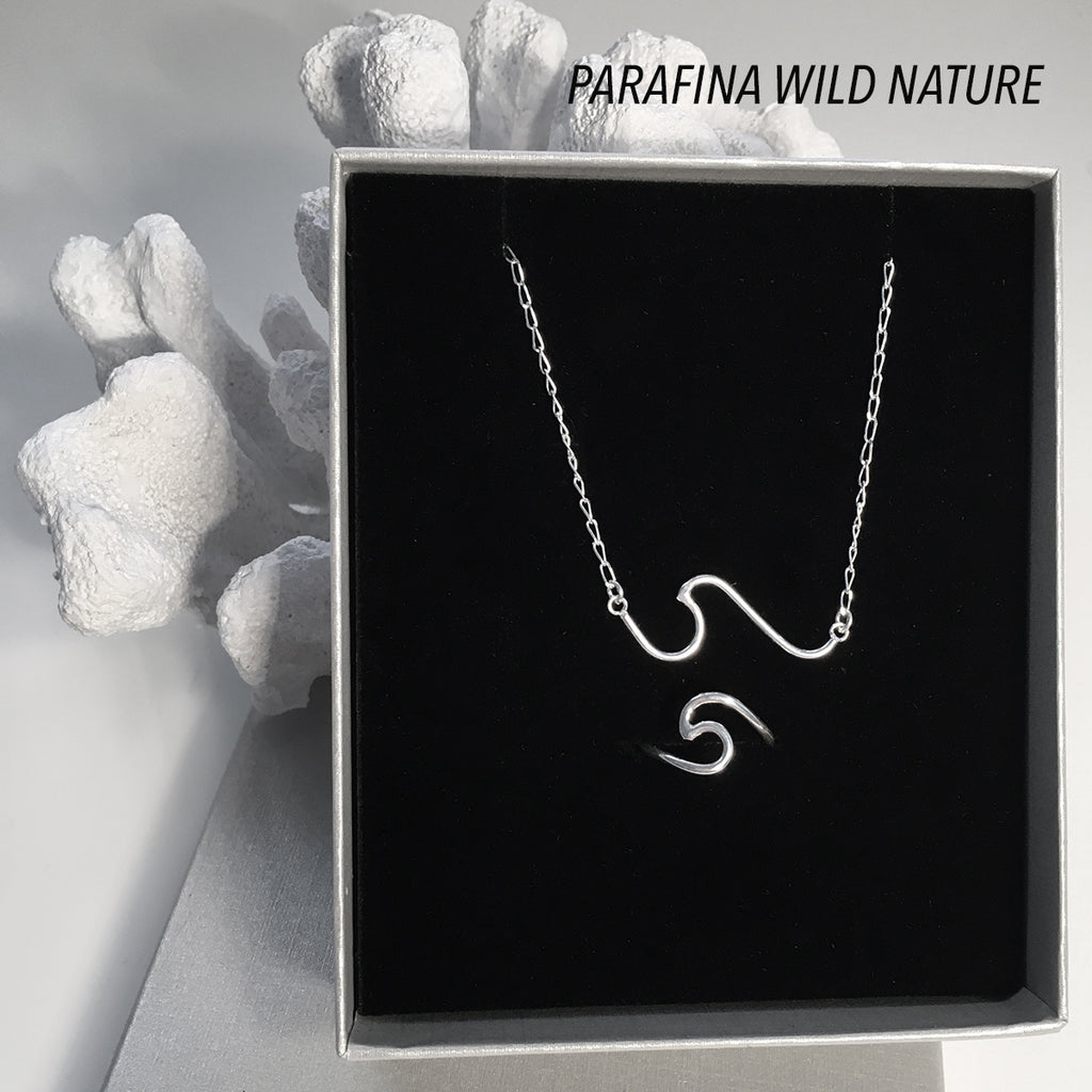 Conjunto Plata Parafina Wild Nature Collar + Anillo WAVE