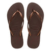 Chanclas Havaianas Slim marrones con tiras finas marrones metalizadas.