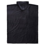 parte de atrás de Poncho de toalla Quiksilver de color negro con logo en pecho, capucha y bolsillo frontal tipo canguro.