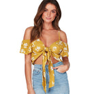 Top BILLABONG Citrus Life On Hold Sincerely Jules amarillo con flores blancas y hombros al aire para mujer