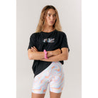 Camiseta PUKAS Resin Black negra mujer con estampado delantero artístico algodón cómoda estilo surf
