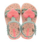 Chanclas Ipanema bebé My First beige verde y rosa con cierre al tobillo y diseño corazón
