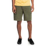 Bermudas con bolsillos laterales tipo cargo, de color verde militar fabricadas en tejido de algodón con punto elástico de QUIKSILVER.