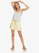 Shorts Roxy Love Square Pale Banana de lino para mujer en color amarillo claro